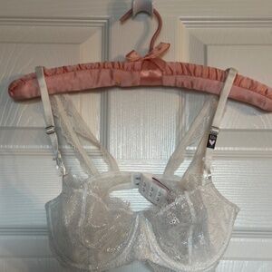 Victoria’s Secret Victoria’s Secret Icy Pearl Sparkle Lace Bra – Silver Shimmer